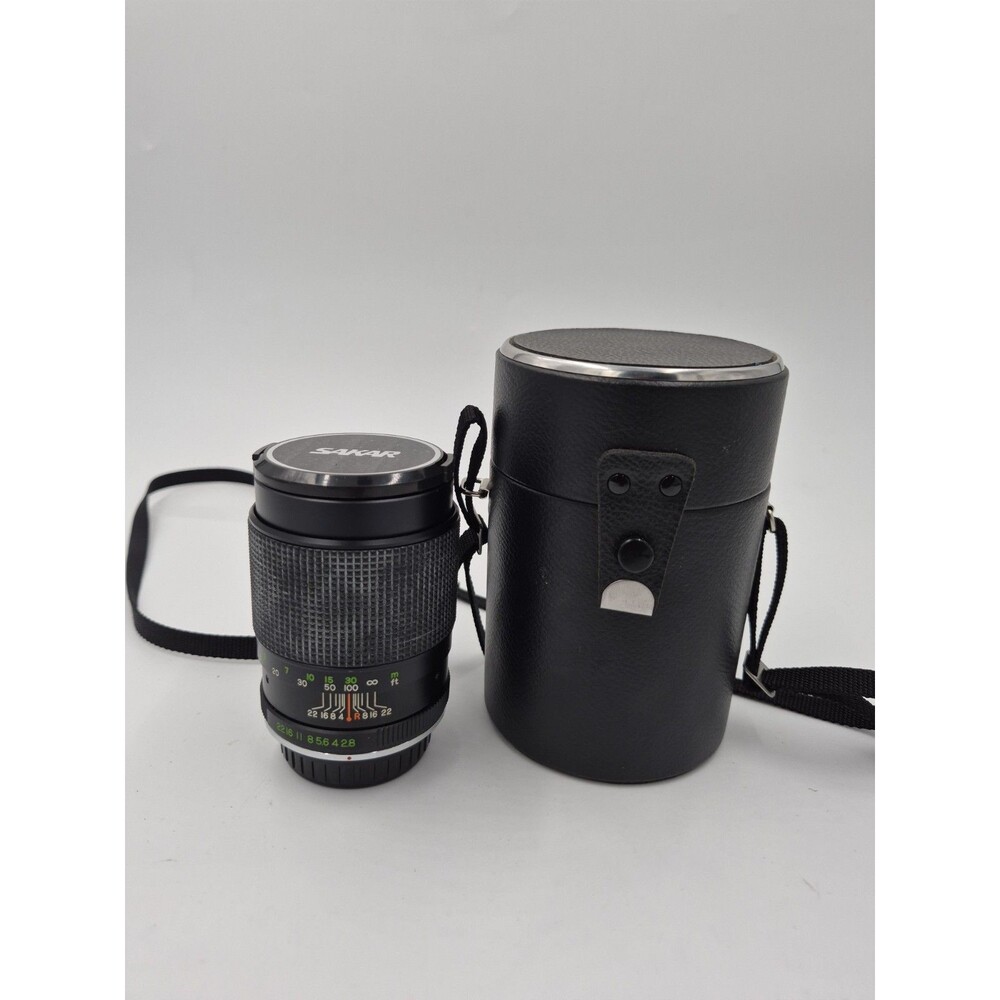 Vintage SAKAR 135mm Manual Telephoto Lens. f2.8 Minolta MC Mount With Case